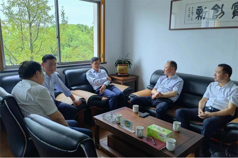 周鴻拜訪巨化集團(tuán)有限公司黨委書記、董事長(zhǎng)周黎旸