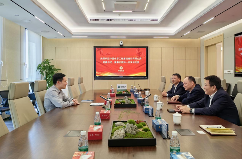 周鴻拜訪中國紙業(yè)黨委書記、董事長、總經(jīng)理鐘天崎