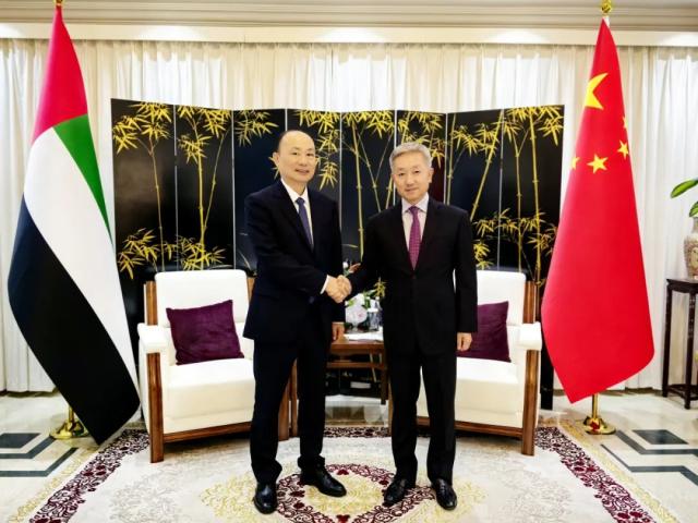 莫鼎革與中國駐阿聯(lián)酋大使張益明舉行會(huì)談