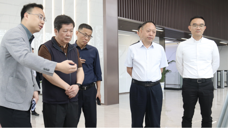 徐湘平一行考察中國(guó)化學(xué)四化建岳陽自貿(mào)片區(qū)綜合體項(xiàng)目