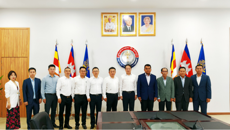 唐文方拜會(huì)柬埔寨公共事務(wù)與交通運(yùn)輸部部長(zhǎng)賓波尼